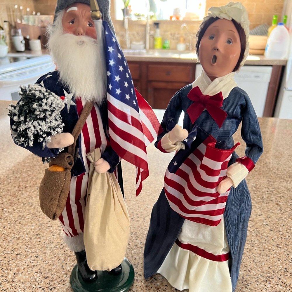 Byers’ Choice Carolers